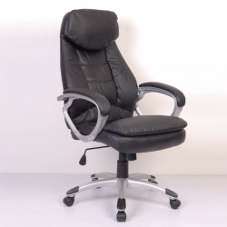 Cadeira de escritóro executivo feita de couro com desenho moderno